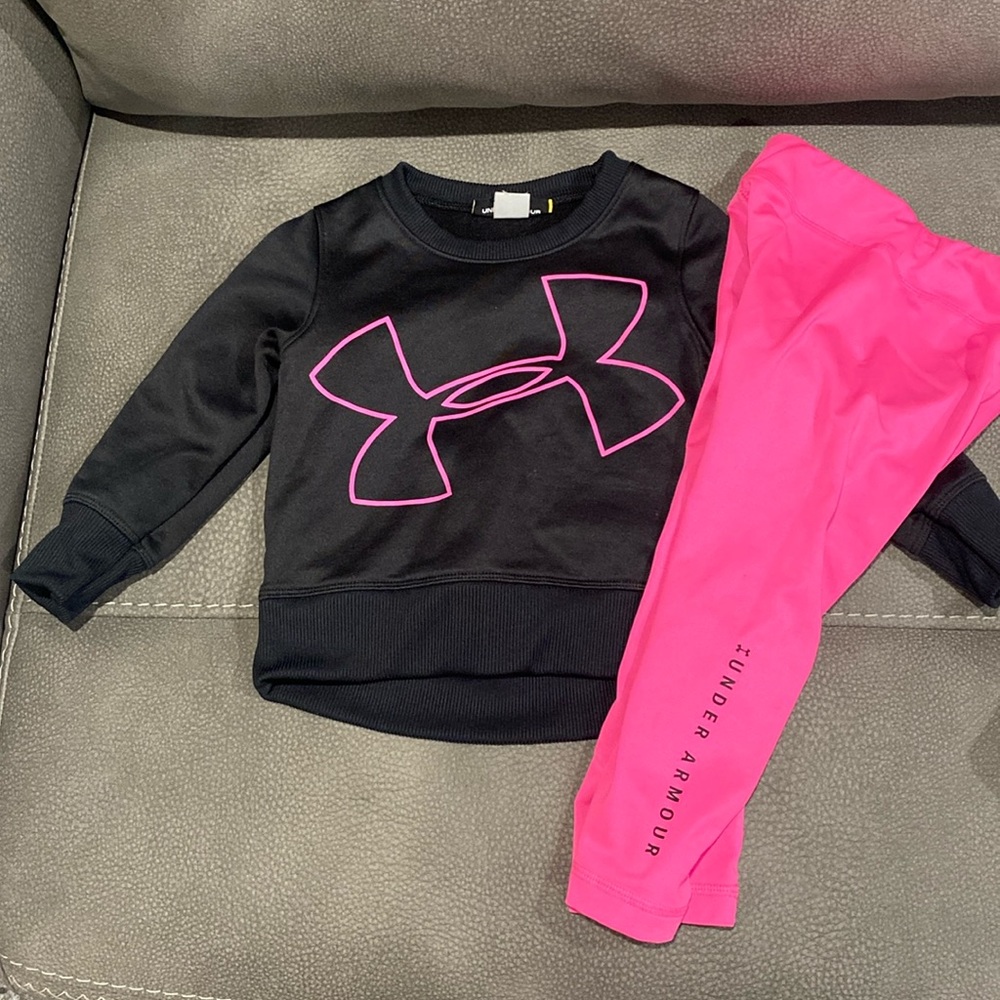 Under Armour 2 piece pant and legging set